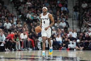 米奇·约翰逊：福克斯的伤势不轻 他之前是因为季后赛才带伤出战